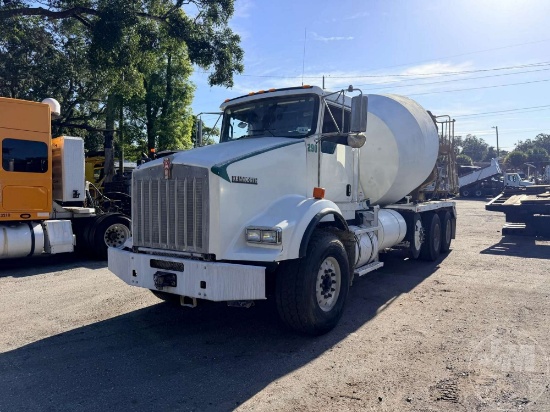 2017 KENWORTH T8 SERIES TRI-AXLE REAR DISCHARGE MIXER TRUCK VIN: 1NKDX7EX5HJ140139