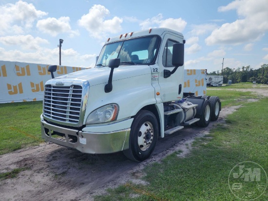 2018 FREIGHTLINER CASCADIA TANDEM AXLE DAY CAB TRUCK TRACTOR VIN: 3AKJGEDRXJSJR2515