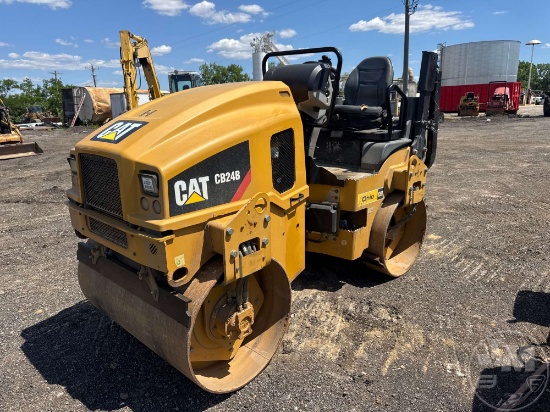 2019 Caterpillar Cb24b Tandem Vibratory Roller Sn: 02x402046
