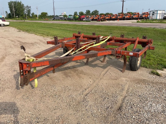 BRADY 1000 CHISEL PLOW SN: 3929