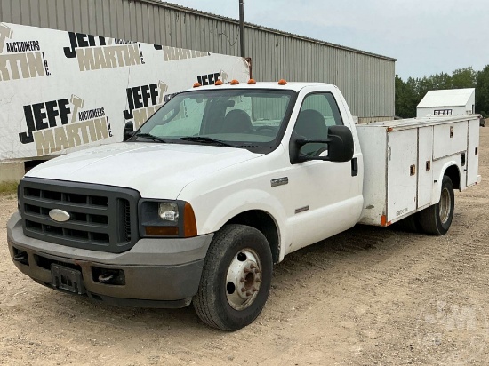 2005 FORD F-350 XL S/A UTILITY TRUCK VIN: 1FDWF36P95EB58194
