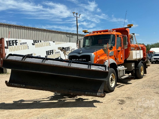2015 MACK GU (GRANITE) GU432 SINGLE AXLE DUMP TRUCK VIN: 1M2AX34C5FM010185