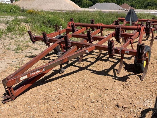 FOX BRADY CHISEL PLOW SN: 822-435