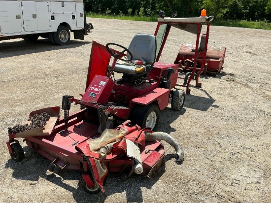 1985 TORO 30798 GROUNDSMASTER 220 SN: 10232 FRONT DECK MOWER