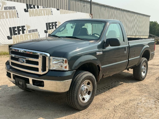 2005 FORD F-350 XLT REGULAR CAB 4X4 PICKUP VIN: 1FTWF31505EB72995