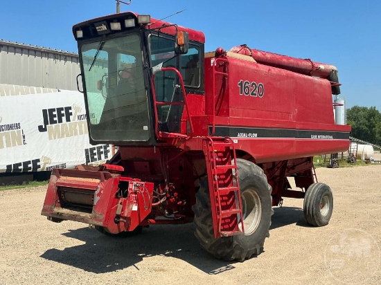1990 CASE INTERNATIONAL 1620 SN: JJC0032015 AXIAL FLOW COMBINE