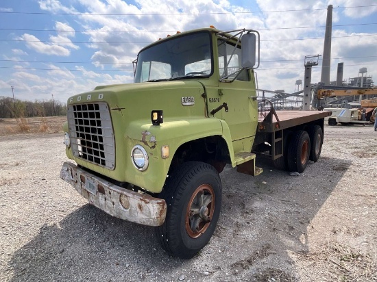1975 FORD TANDEM AXLE FLATBED TRUCK VIN: S81FVX25155
