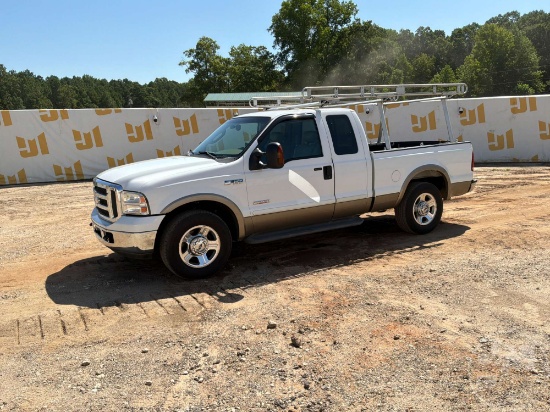 2005 FORD F-350 LARIAT EXTENDED CAB 4X2 PICKUP VIN: 1FTWX30P95EA78355