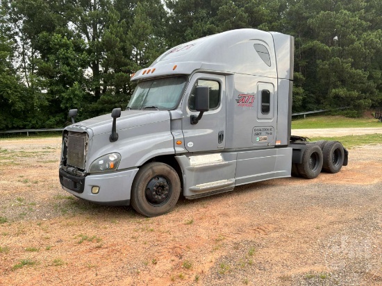 2017 FREIGHTLINER CASCADIA TANDEM AXLE SLEEPER TRUCK TRACTOR VIN: 1FUJGLDR2HLHM2593