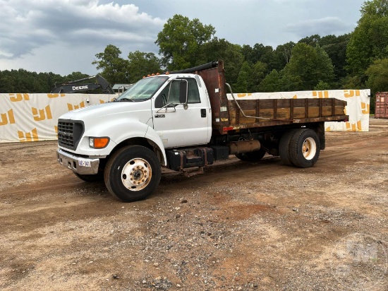 2000 FORD F-750 SINGLE AXLE DUMP TRUCK VIN: 3FDXF75R2YMA78605