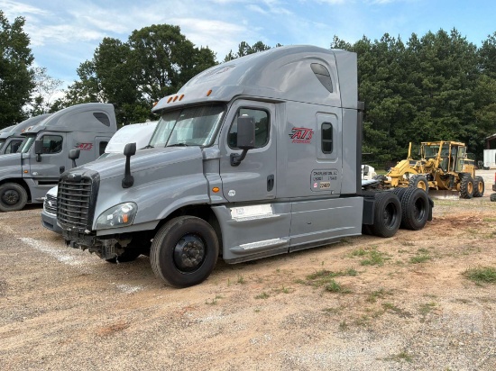 2017 FREIGHTLINER CASCADIA TANDEM AXLE SLEEPER TRUCK TRACTOR VIN: 1FUJGLDR7HLHU3500