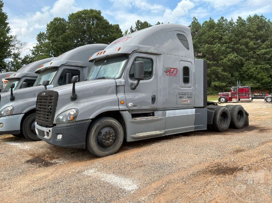 2015 FREIGHTLINER CASCADIA T/A TANDEM AXLE SLEEPER TRUCK TRACTOR VIN: 1FUJGLD55FLGF6183