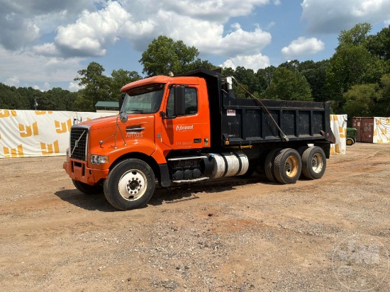 2014 Volvo Truck Vhd Tandem Axle Dump Truck Vin: 4v4kc9egxen151209