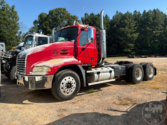 2004 MACK CX (VISION) T/A TANDEM AXLE DAY CAB TRUCK TRACTOR VIN: 1M1AE06Y14N021046