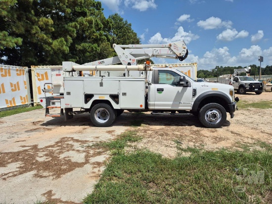 2019 FORD F-550 SINGLE AXLE BUCKET TRUCK VIN: 1FDUF5HT2KEC56038