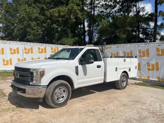 2018 FORD F-350 XL UTILITY TRUCK VIN: 1FDRF3E68JEC11905
