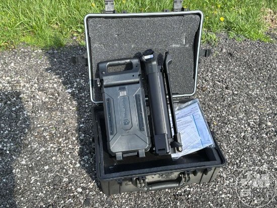 UNUSED PALADIN CLH10K-BM 10,000 LM TRIPOD STAND LIGHT