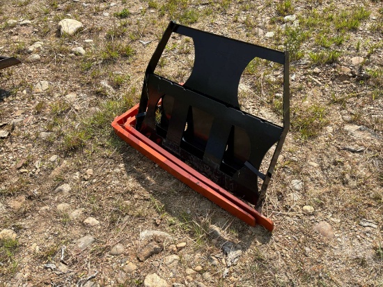 UNUSED KC 42 INCH FORKS W/ MAST