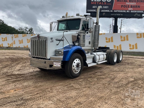 2001 KENWORTH T800 TANDEM AXLE DAY CAB TRUCK TRACTOR VIN: 1XKDDB9X61J874306