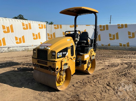 2015 CATERPILLAR CB22B TANDEM VIBRATORY ROLLER SN: CATCB22BL41900180