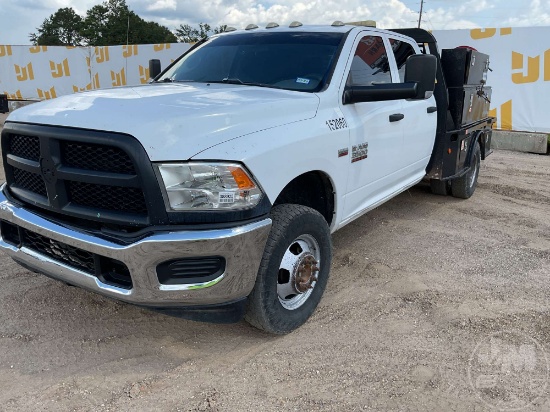 2018 RAM 3500 HD SINGLE AXLE CREW CAB 4X4 FLATBED TRUCK VIN: 3C7WRTCJ3JG336022