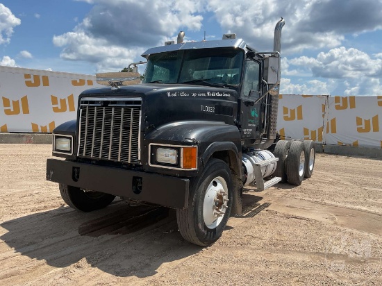2014 Mack Chu (Pinnacle) Tandem Axle Day Cab Truck Tractor Vin: 1m1an07y4em017546