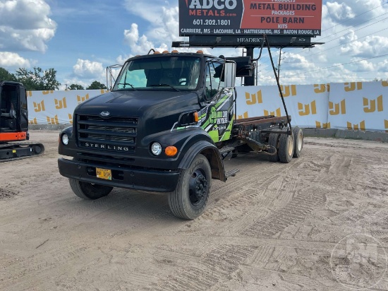 2000 STERLING TRUCK L7500 SERIES T/A ROLL OFF TRUCK VIN: 2FZNALBBXYAF83203