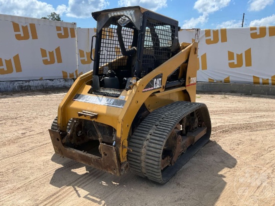 2000 CATERPILLAR 236B MULTI TERRAIN LOADER SN: HEN04802