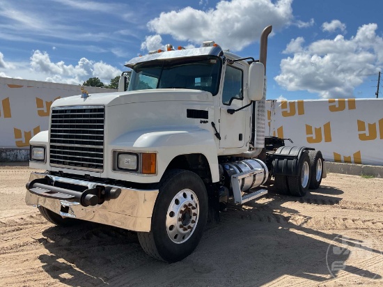 2018 MACK CHU613 PINNACLE TANDEM AXLE DAY CAB TRUCK TRACTOR VIN: 1M2AN07Y9JM027057
