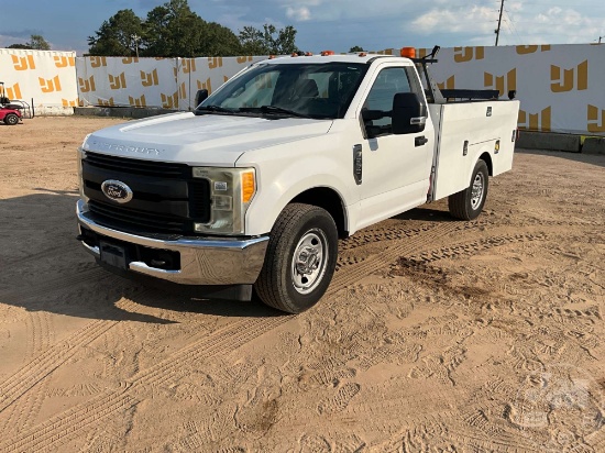 2017 FORD F-350 XL SD S/A UTILITY TRUCK VIN: 1FDRF3E61HEB23952
