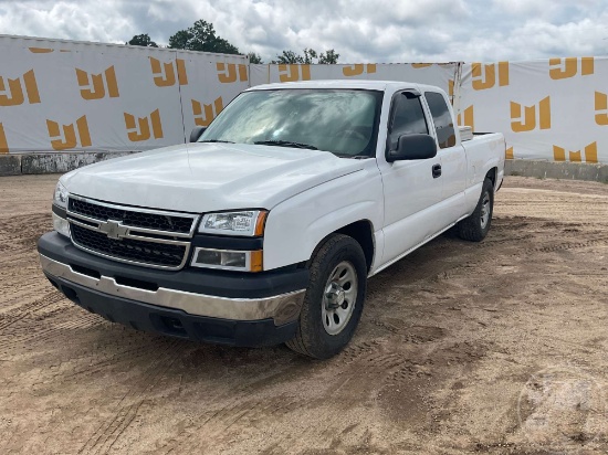 2007 CHEVROLET SILVERADO LS 1500 EXTENDED CAB 4X2 PICKUP VIN: 1GCEC19V67Z122255