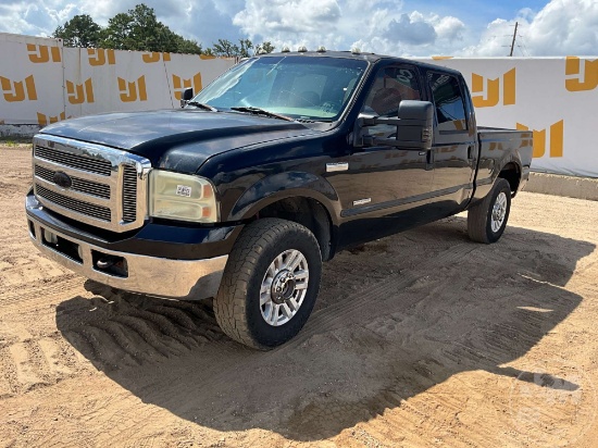 2005 FORD F-250 LARIAT CREW CAB 4X4 PICKUP VIN: 1FTSW21P35EB59006