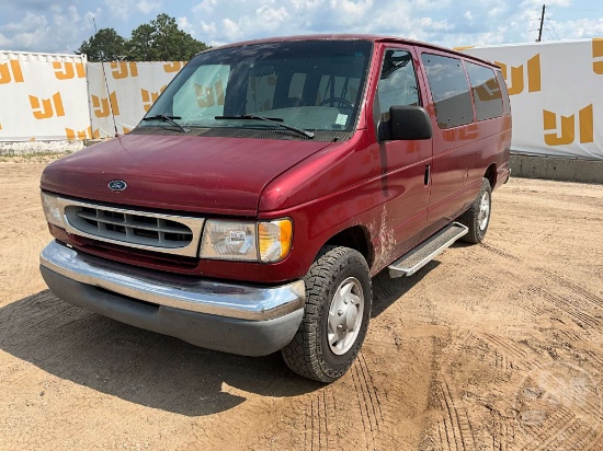 1998 FORD E-350 CLUB WAGON XLT PASSENGER VAN 2WD VIN: 1FBSS31S4WHB39647