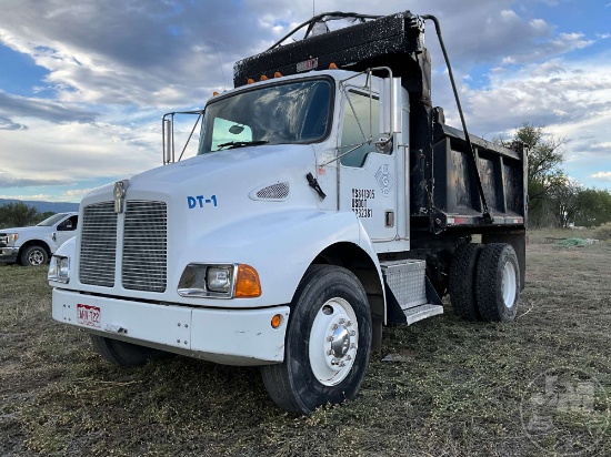 2000 KENWORTH T300 SINGLE AXLE DUMP TRUCK VIN: 1NKMHD7X2YS841305