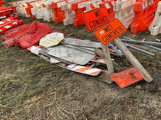 ALUMINUM SIGNS W/ STANDS/ MESH SAFETY FENCE