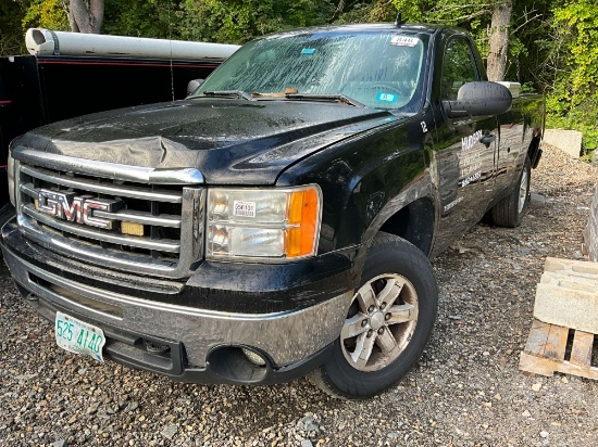 GMC SIERRA LT REGULAR CAB 4X4 PICKUP