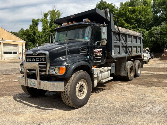 2003 MACK CV (GRANITE) TANDEM AXLE DUMP TRUCK VIN: 1M2AG11CX3M002734
