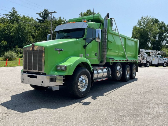 2014 KENWORTH T800 TRI-AXLE DUMP TRUCK VIN: 1XKDD49X5EJ404804