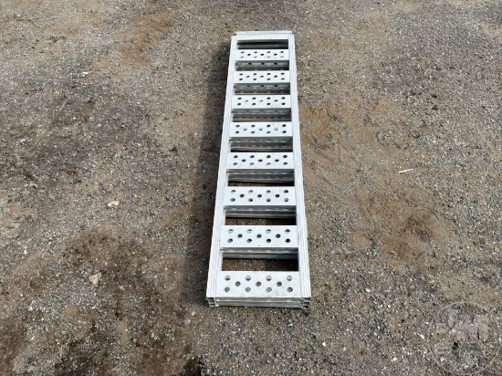 Reese Explore Farm Zand Ranch Light Duty Tri Fold Aluminum Ramp 800 Lb Capacity