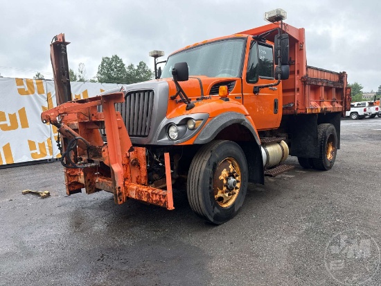 2009 INTERNATIONAL 7400 WORKSTAR SINGLE AXLE DUMP TRUCK VIN: 1HTWDAAR89J176046