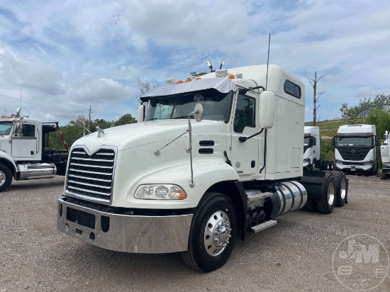 2016 MACK CXU 613 TANDEM AXLE TRUCK TRACTOR VIN: 1M1AW07Y4GM054144