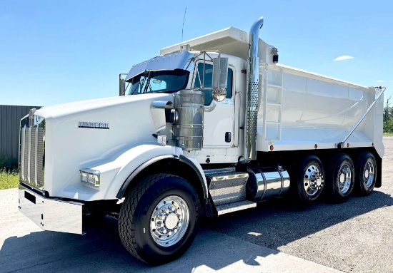 2013 KENWORTH T800 TRI-AXLE DUMP TRUCK VIN: 1XKDD40X7DJ360249