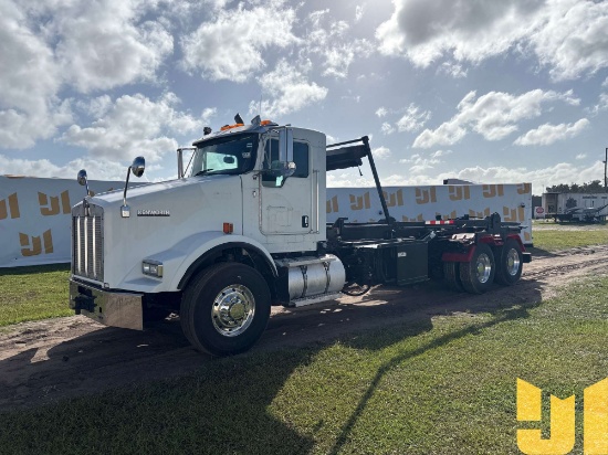 2013 KENWORTH T8 SERIES T/A ROLL OFF TRUCK VIN: 1NKDL40X7DJ346333