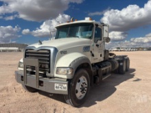 2013 MACK GU713 TANDEM AXLE DAY CAB TRUCK TRACTOR VIN: 1M1AX09Y2DM017597