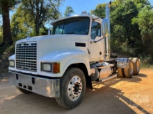 2004 MACK CH613 TANDEM AXLE DAY CAB TRUCK TRACTOR VIN: 1M1AA18Y34N156799
