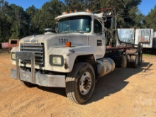 2003 MACK RD T/A ROLLOFF TRUCK VIN: 1M2P267C43M066555