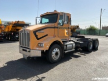 1997 KENWORTH T800 TANDEM AXLE DAY CAB TRUCK TRACTOR VIN: 1XKDDT9X8VR731337