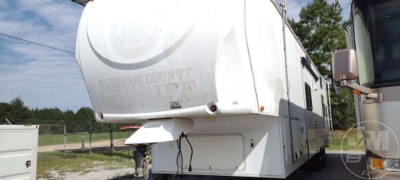 2013 Heartland RV 3800 Cyclone Fifth Wheel Camper VIN: 5sfcg4332de252019