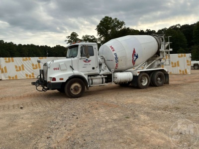 2001 Western Star 5800 Tandem Axle Rear Discharge Mixer Truck VIN: 2wllcd1e81k966874