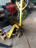 Hydraulic pallet jack